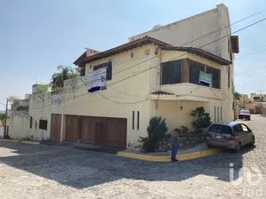 NEX-191830 - Casa en Venta, con 5 recamaras, con 5 baños, con 901 m2 de construcción en Burgos Bugambilias, CP 62584, Morelos.