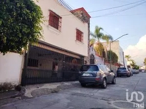 NEX-276591 - Casa en Renta, con 4 recamaras, con 3 baños, con 350 m2 de construcción.