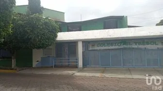 NEX-261776 - Casa en Venta, con 3 recamaras, con 3 baños, con 442 m2 de construcción.