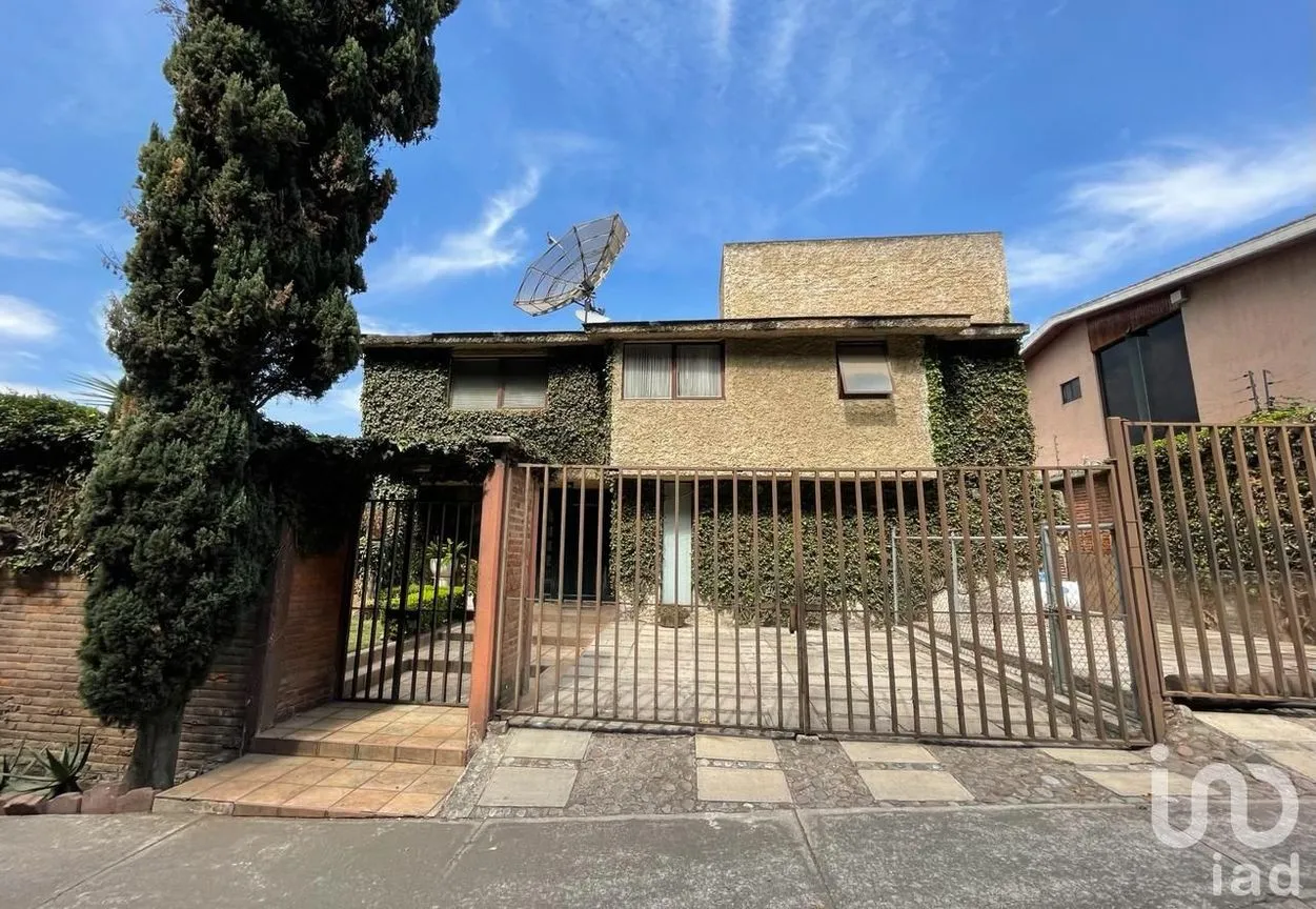 Casa en Venta en Bosque de las Lomas, Miguel Hidalgo, Ciudad de México | NEX-194262 | iad México | Foto 2 de 16
