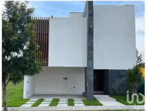 NEX-182578 - Casa en Venta, con 3 recamaras, con 4 baños, con 200 m2 de construcción en Lomas de Angelópolis II, CP 72830, Puebla.