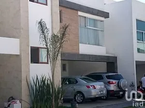 NEX-203727 - Casa en Venta, con 4 recamaras, con 3 baños, con 230 m2 de construcción en San Miguel, CP 72778, Puebla.