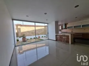 NEX-210039 - Casa en Renta, con 3 recamaras, con 4 baños, con 290 m2 de construcción en Alta Vista, CP 72830, Puebla.