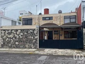 NEX-220865 - Casa en Venta, con 4 recamaras, con 2.5 baños, con 246 m2 de construcción.