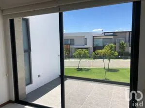 NEX-245642 - Casa en Venta, con 3 recamaras, con 3 baños, con 404 m2 de construcción.
