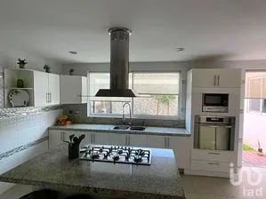 NEX-247558 - Casa en Venta, con 3 recamaras, con 3 baños, con 281 m2 de construcción.