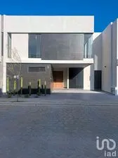 NEX-249599 - Casa en Renta, con 4 recamaras, con 4 baños, con 263 m2 de construcción.