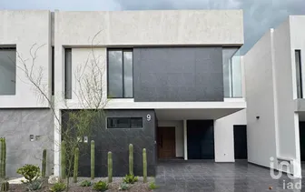 NEX-256337 - Casa en Renta, con 4 recamaras, con 4 baños, con 263 m2 de construcción.