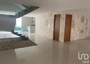 NEX-256618 - Casa en Renta, con 3 recamaras, con 3 baños, con 315 m2 de construcción.