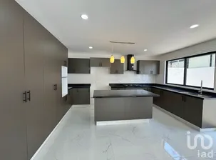 NEX-263565 - Casa en Venta, con 3 recamaras, con 4 baños, con 266 m2 de construcción.