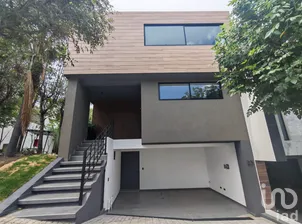 NEX-294277 - Casa en Venta, con 4 recamaras, con 4 baños, con 257 m2 de construcción.