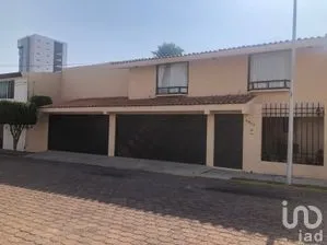 NEX-296768 - Casa en Venta, con 3 recamaras, con 4 baños, con 393 m2 de construcción en Arcos del Sur, CP 72176, Puebla.