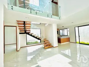NEX-297264 - Casa en Renta, con 4 recamaras, con 4 baños, con 248 m2 de construcción.
