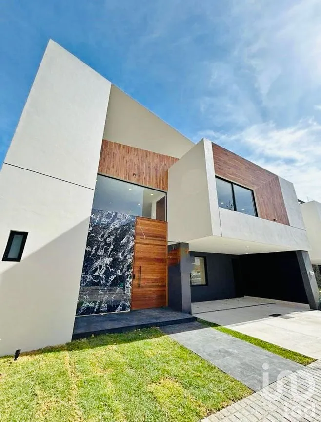 Casa en Renta en Lomas de Angelópolis II, San Andrés Cholula, Puebla | NEX-297267 | iad México | Foto 1 de 26
