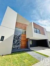 NEX-297267 - Casa en Renta, con 4 recamaras, con 4 baños, con 372 m2 de construcción.