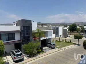 NEX-299940 - Casa en Venta, con 4 recamaras, con 4 baños, con 298 m2 de construcción.