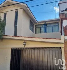 NEX-300010 - Casa en Renta, con 4 recamaras, con 2 baños, con 195 m2 de construcción en Casa Blanca, CP 52175, México.