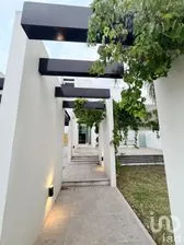 NEX-300362 - Casa en Renta, con 3 recamaras, con 3 baños, con 210 m2 de construcción.