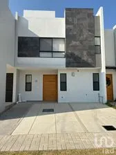 NEX-307204 - Casa en Renta, con 3 recamaras, con 2 baños, con 140 m2 de construcción.