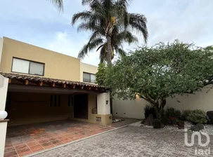 NEX-308303 - Casa en Venta, con 3 recamaras, con 4 baños, con 277 m2 de construcción.