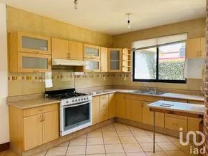 NEX-251206 - Casa en Venta, con 4 recamaras, con 3 baños, con 180 m2 de construcción.