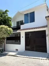 NEX-252630 - Casa en Venta, con 3 recamaras, con 3 baños, con 185 m2 de construcción.