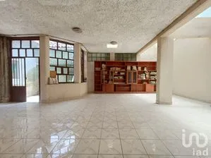 NEX-253584 - Casa en Venta, con 8 recamaras, con 3 baños, con 250 m2 de construcción.