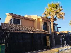 NEX-277639 - Casa en Renta, con 3 recamaras, con 2 baños, con 280 m2 de construcción en Haciendas del Campanario, CP 32535, Chihuahua.
