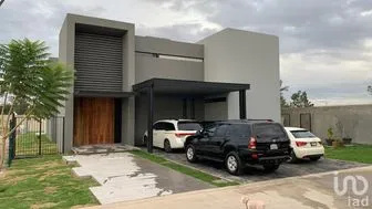 NEX-239073 - Casa en Venta, con 4 recamaras, con 5 baños, con 457 m2 de construcción en Haciendas San Acasio, CP 45019, Jalisco.