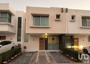 NEX-292651 - Casa en Venta, con 3 recamaras, con 2 baños, con 113 m2 de construcción en Natura Bosque Residencial, CP 45066, Jalisco.