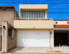 NEX-298522 - Casa en Venta, con 3 recamaras, con 2 baños, con 135 m2 de construcción.