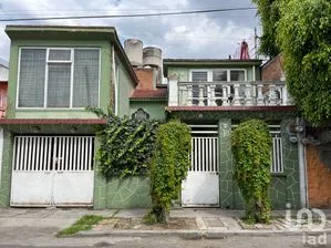 NEX-251249 - Casa en Venta, con 4 recamaras, con 3 baños, con 198 m2 de construcción.
