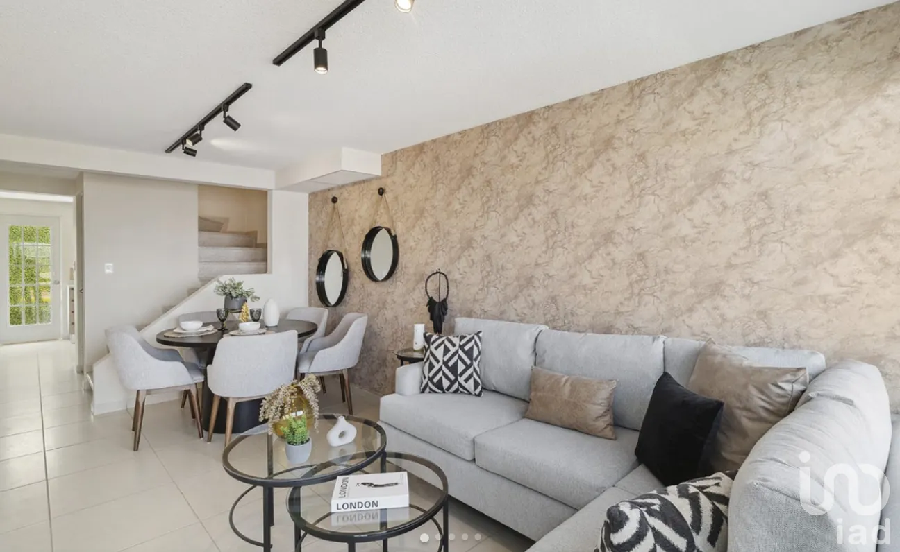 Casa en Venta en Los Héroes Tecámac, Tecámac, México | NEX-254450 | iad México | Foto 1 de 13