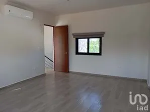 NEX-261279 - Casa en Venta, con 3 recamaras, con 3 baños, con 452 m2 de construcción.