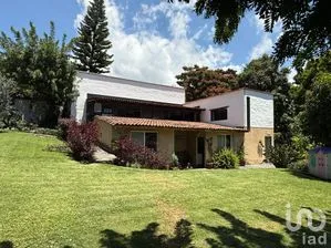 NEX-304715 - Casa en Venta, con 4 recamaras, con 4 baños, con 200 m2 de construcción.