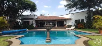 NEX-305390 - Casa en Venta, con 4 recamaras, con 4 baños, con 600 m2 de construcción.