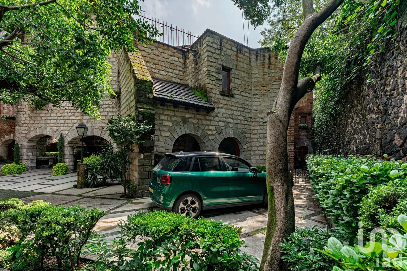 Casa en Venta en Chimalistac, Álvaro Obregón, Ciudad de México | NEX-256349 | iad México | Foto 2 de 16