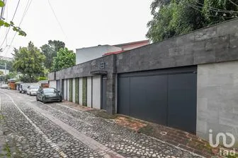 NEX-302288 - Casa en Venta, con 5 recamaras, con 4 baños, con 490 m2 de construcción.