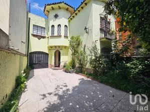 NEX-302720 - Casa en Venta, con 5 recamaras, con 5 baños, con 330 m2 de construcción.