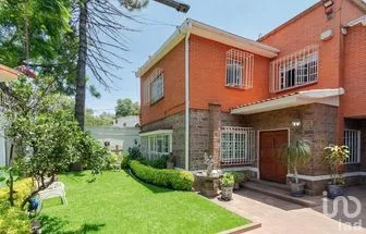 NEX-307459 - Casa en Renta, con 3 recamaras, con 2 baños, con 320 m2 de construcción.