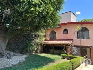 NEX-241971 - Casa en Venta, con 5 recamaras, con 4 baños, con 308 m2 de construcción.