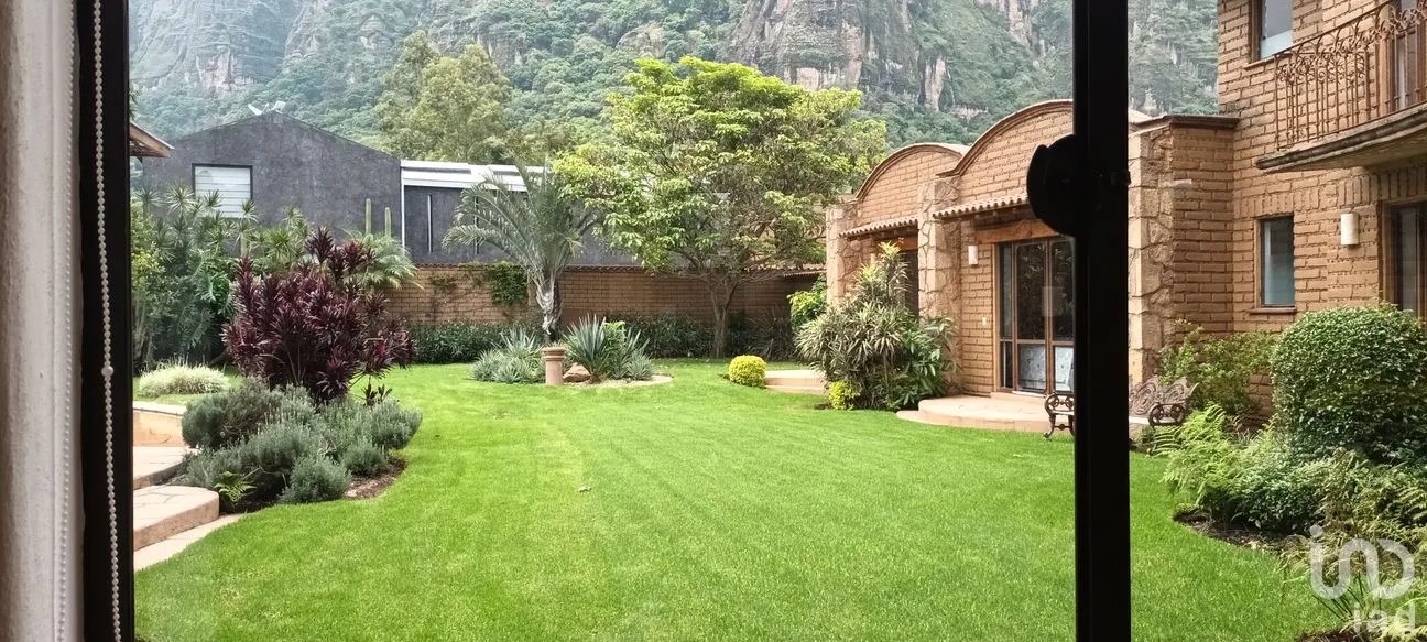 Casa en Venta en Santo Domingo, Tepoztlán, Morelos | NEX-253015 | iad México | Foto 3 de 22
