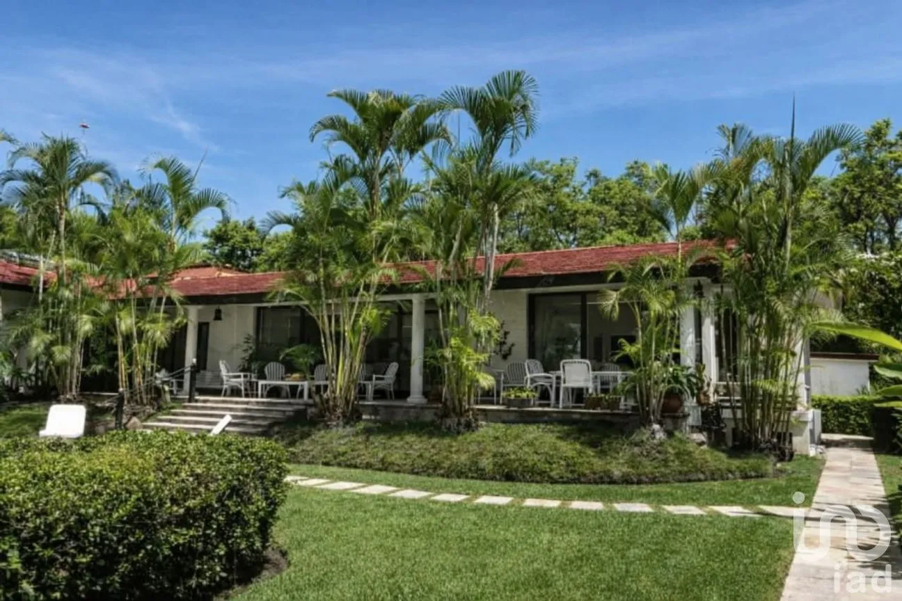 Casa en Venta en Palmira Tinguindin, Cuernavaca, Morelos | NEX-294246 | iad México | Foto 1 de 28