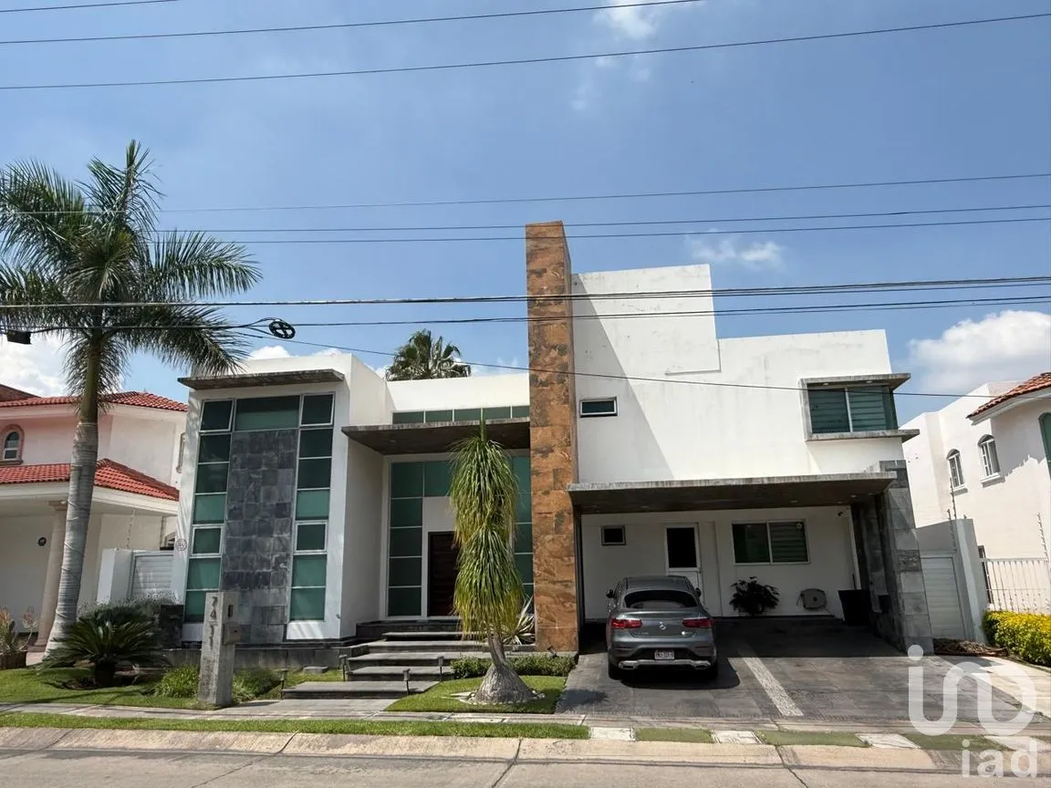 Casa en Venta en El Alcázar (Casa Fuerte), Tlajomulco de Zúñiga, Jalisco | NEX-260969 | iad México | Foto 1 de 21