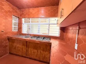 NEX-262777 - Casa en Renta, con 5 recamaras, con 1 baño, con 190 m2 de construcción.