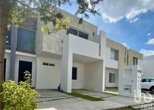 NEX-219770 - Casa en Renta, con 4 recamaras, con 3 baños, con 200 m2 de construcción en Trojes de Cristal, CP 20118, Aguascalientes.
