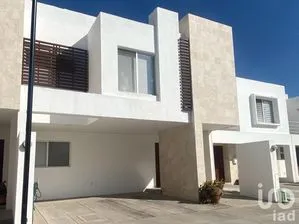 NEX-241740 - Casa en Renta, con 3 recamaras, con 2 baños, con 212 m2 de construcción.