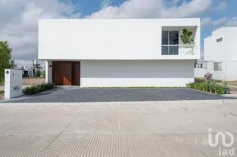 NEX-188587 - Casa en Venta, con 4 recamaras, con 4 baños, con 250 m2 de construcción en Campestre Juriquilla, CP 76226, Querétaro.