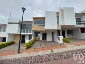 NEX-212789 - Casa en Venta, con 3 recamaras, con 2 baños, con 173 m2 de construcción.