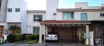 NEX-220137 - Casa en Venta, con 3 recamaras, con 2 baños, con 287 m2 de construcción.